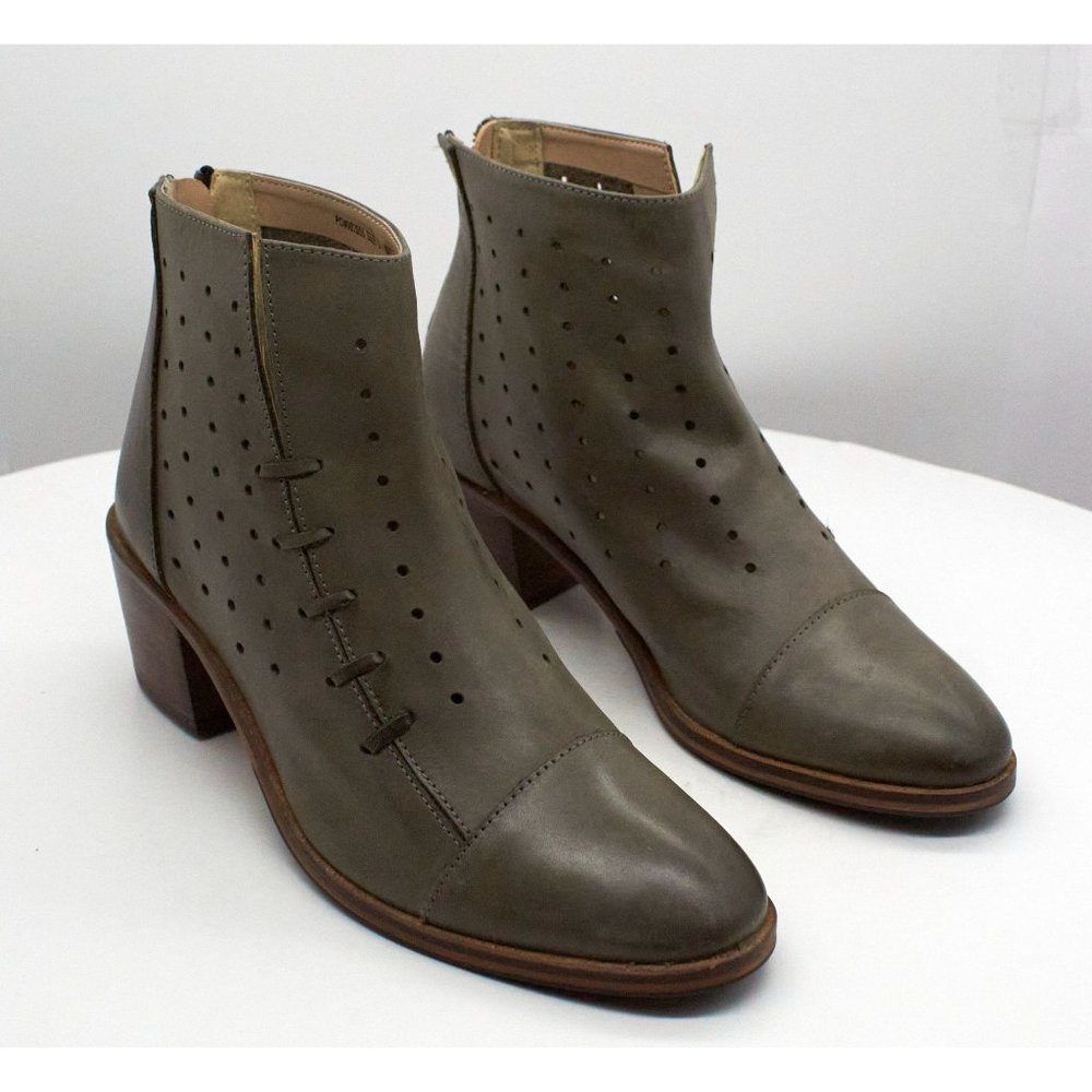 Women's Journee Collection Ulima Ankle Bootie